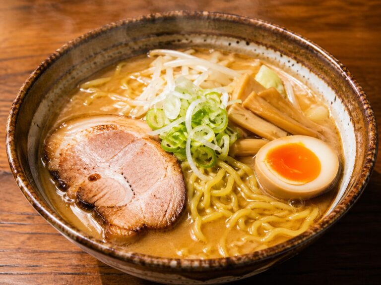北海道札幌エリアのご当地グルメである味噌ラーメンの画像です