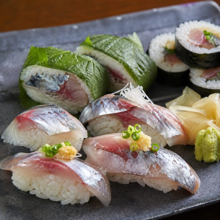 静岡県沼津・伊豆半島のご当地グルメの「港あじ鮨」の画像です。