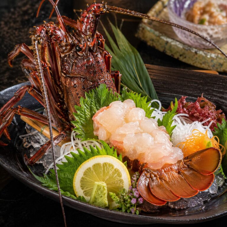 静岡県沼津・伊豆半島のご当地グルメの伊勢海老料理の画像です。